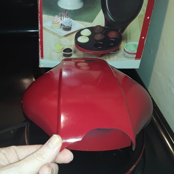 Mini cupcake maker - Picture 3 of 3
